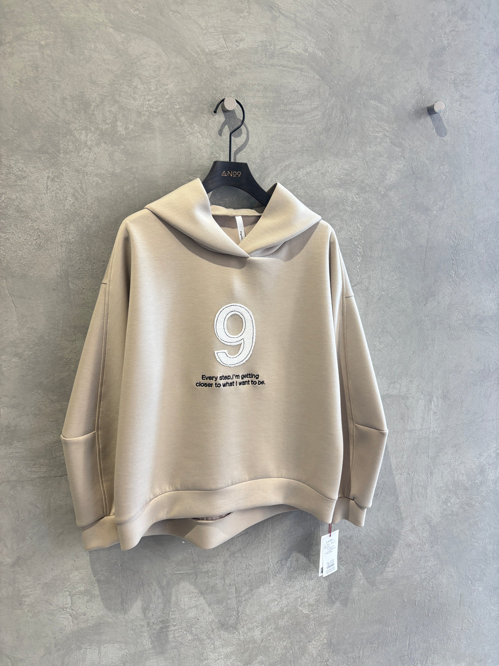 【再入荷】ボンディング「9」刺繍パーカー／Dignite collier