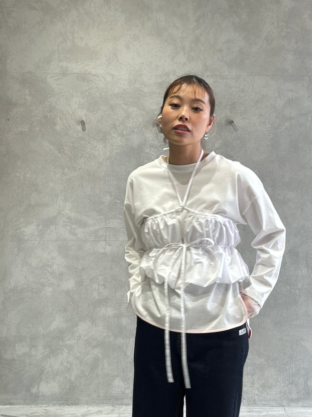 ギャザーぺプラム付きシャツ／VERSEAU