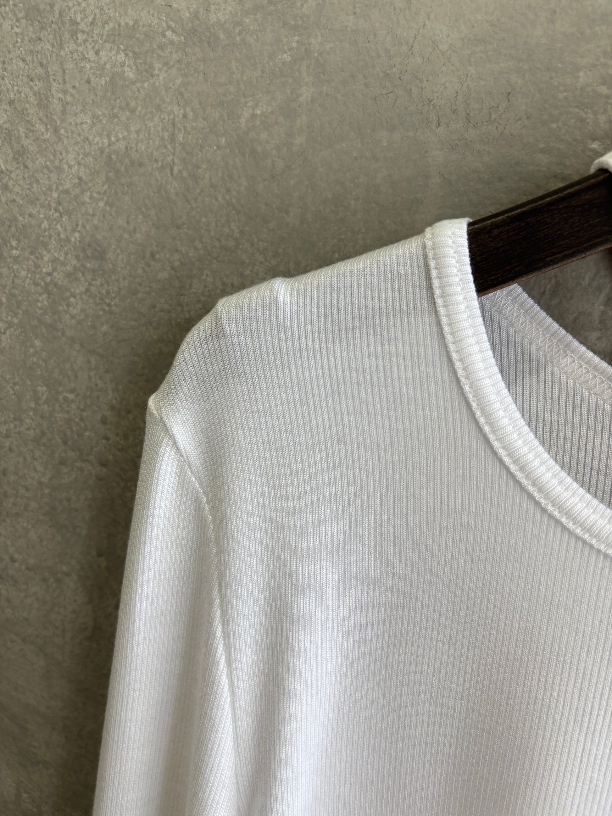 ホルターネックプルオーバー／Dignite collier