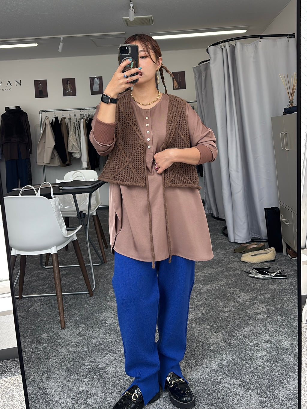 グロッシーヘンリーリブブラウス／CYAN tokyo