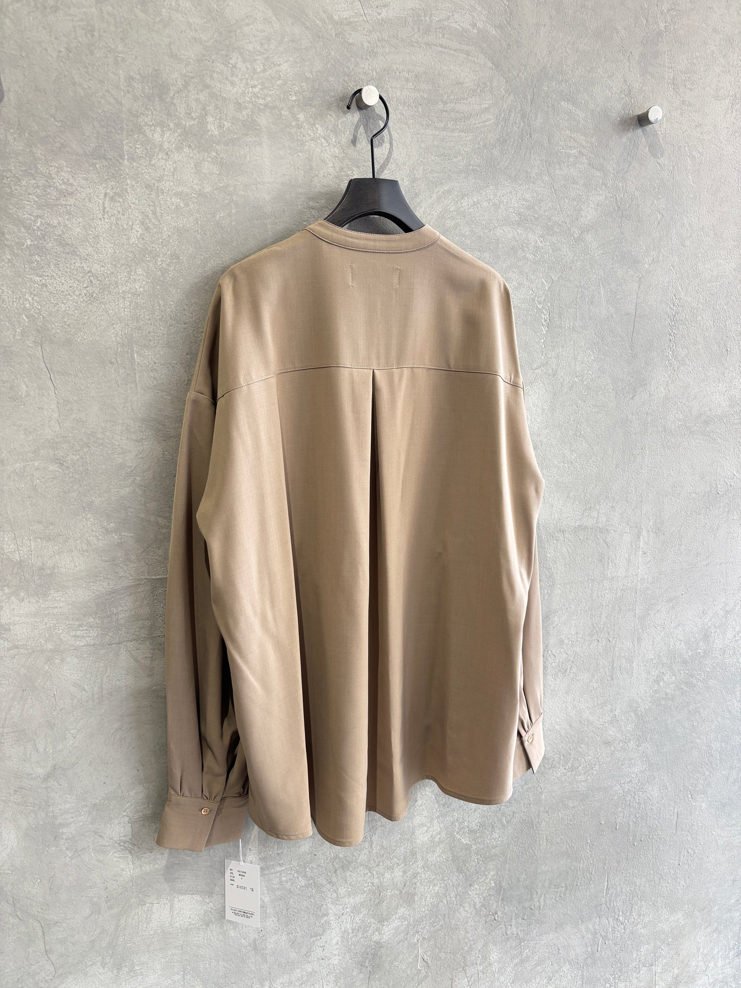 シャーリングティアードブラウス／CYAN tokyo