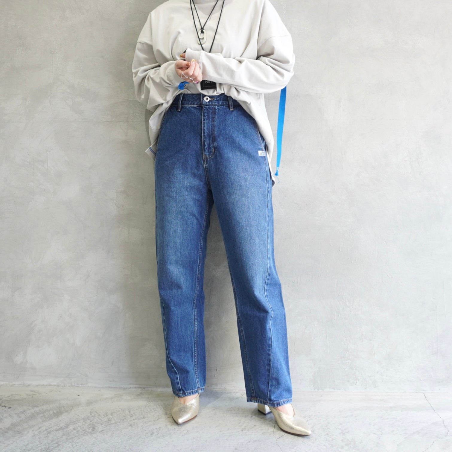 すっきり見えカーブデニムパンツ／No.9-the Nines-