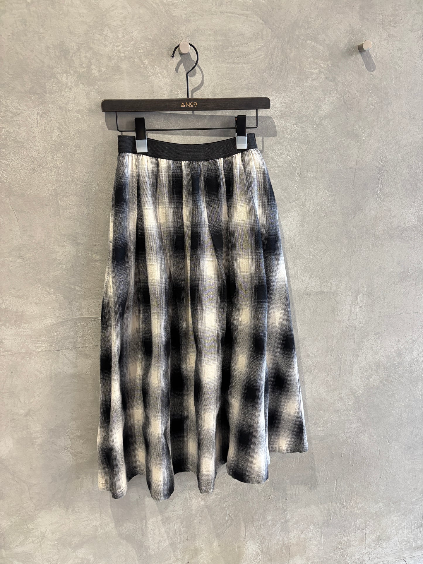 チェックタックスカート／Dignite collier