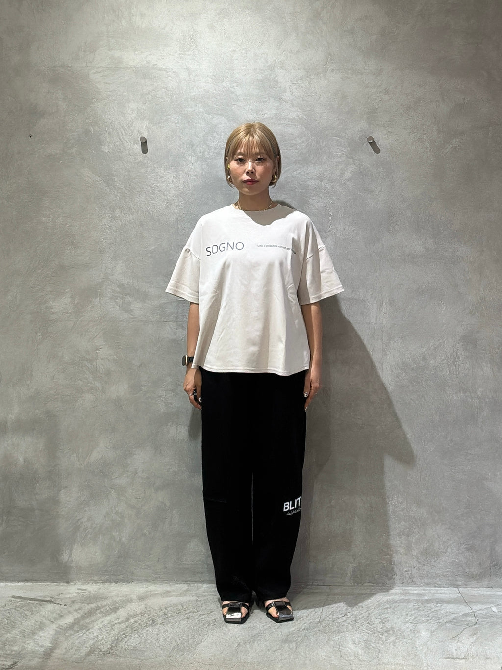 オーバーサイズロゴTシャツ／Anna Kerry