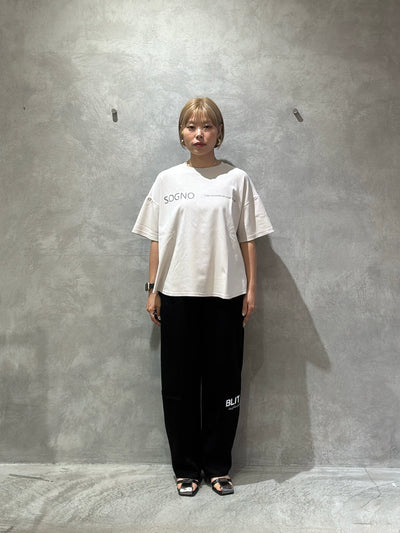 オーバーサイズロゴTシャツ／Anna Kerry