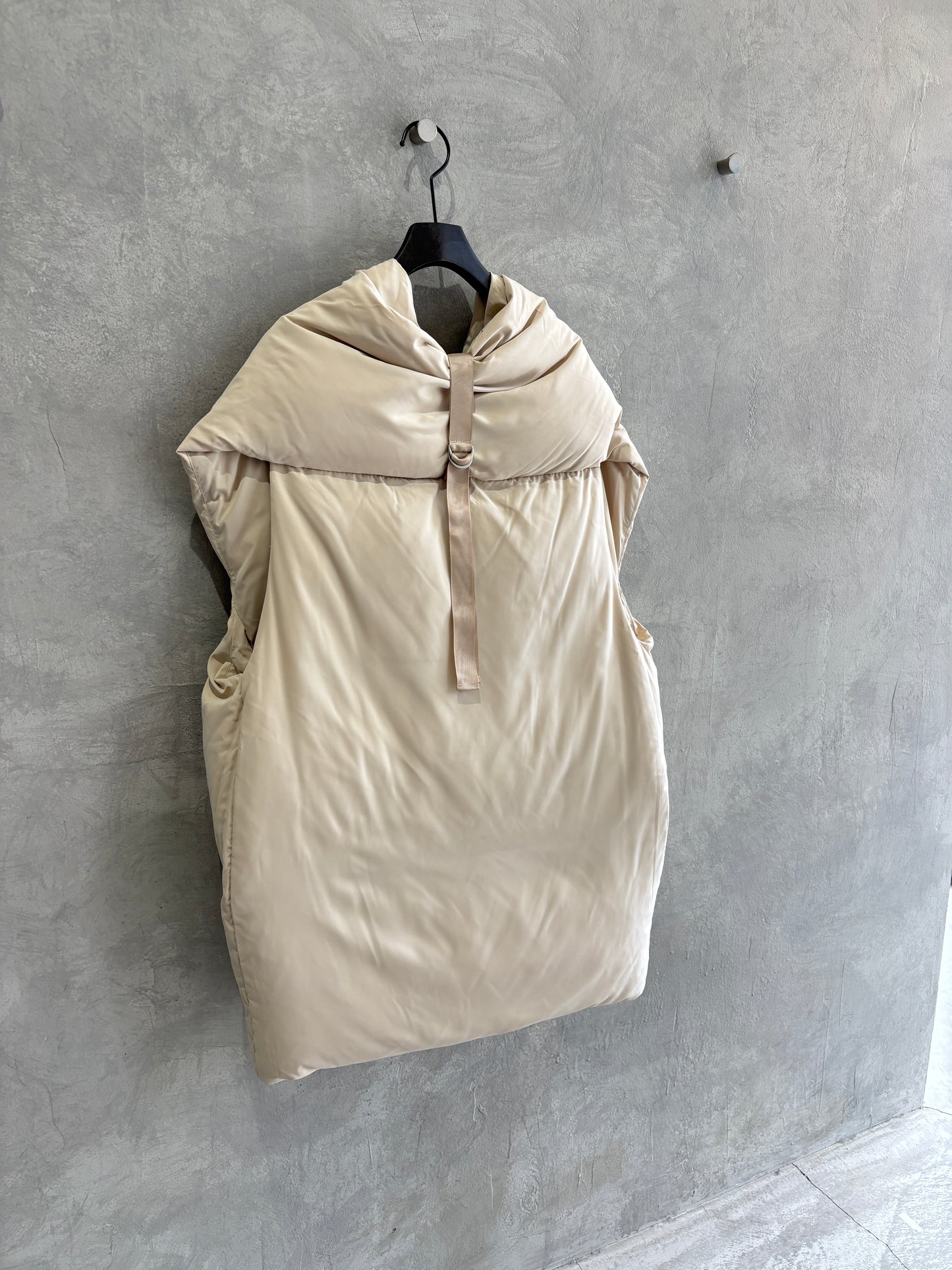 ストールライクダウンベスト／CYAN TOKYO