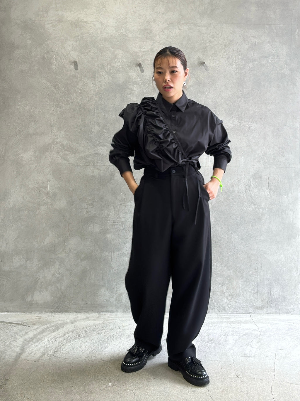 ギャザーぺプラム付きシャツ／VERSEAU