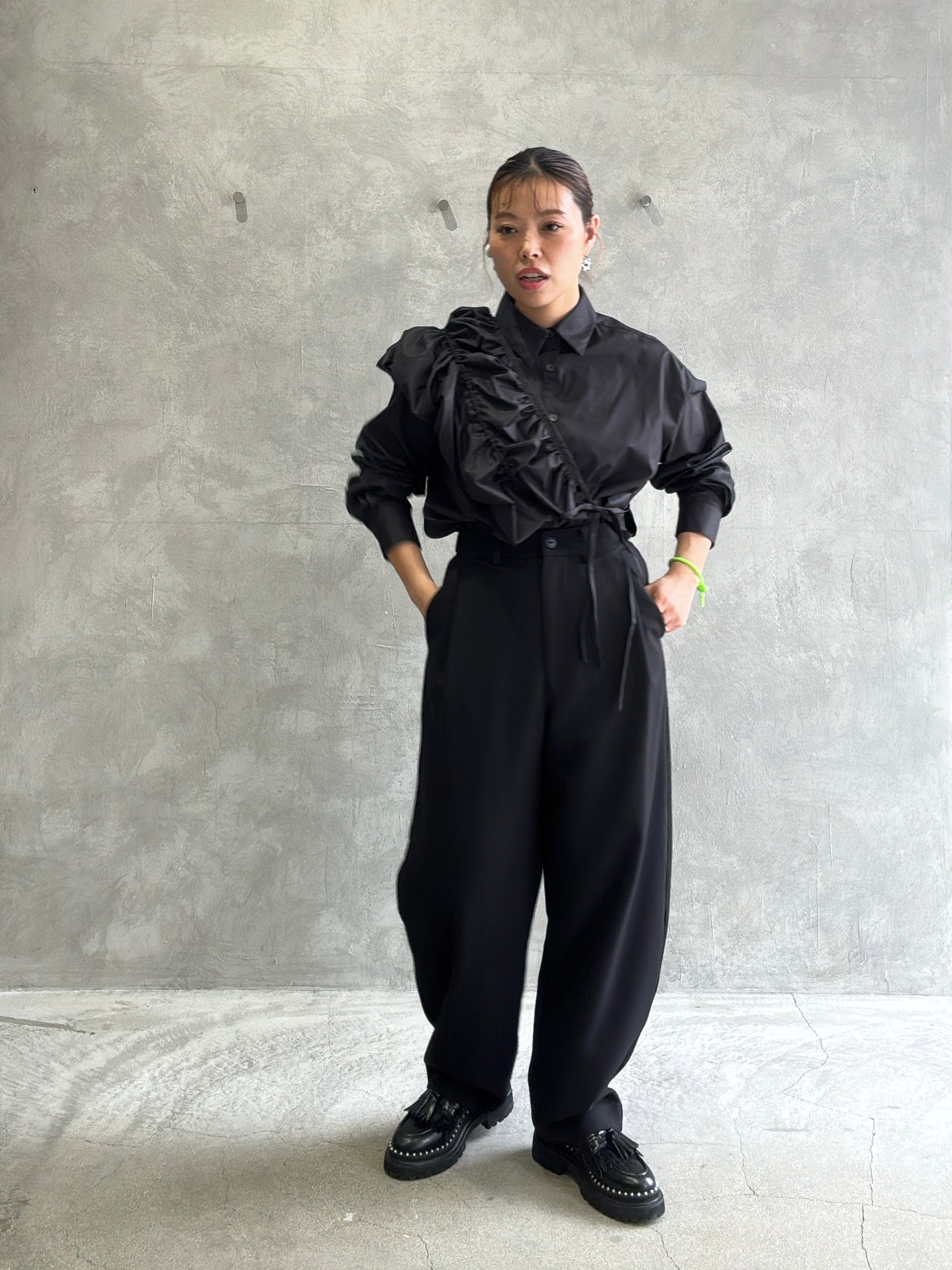 ギャザーぺプラム付きシャツ／VERSEAU