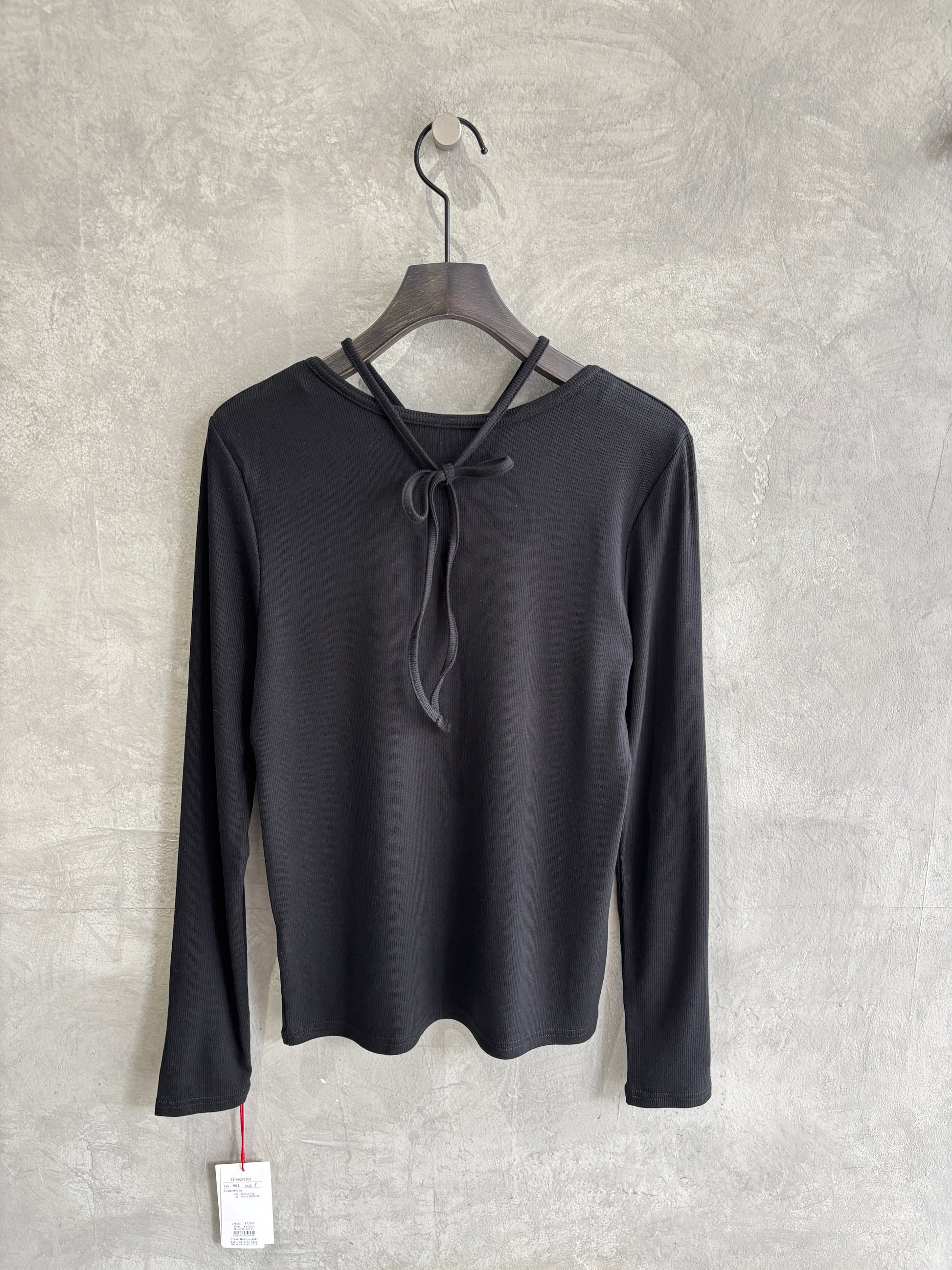 ホルターネックプルオーバー／Dignite collier