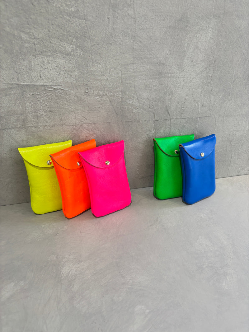 レザー縦型マルチケース／OS241118