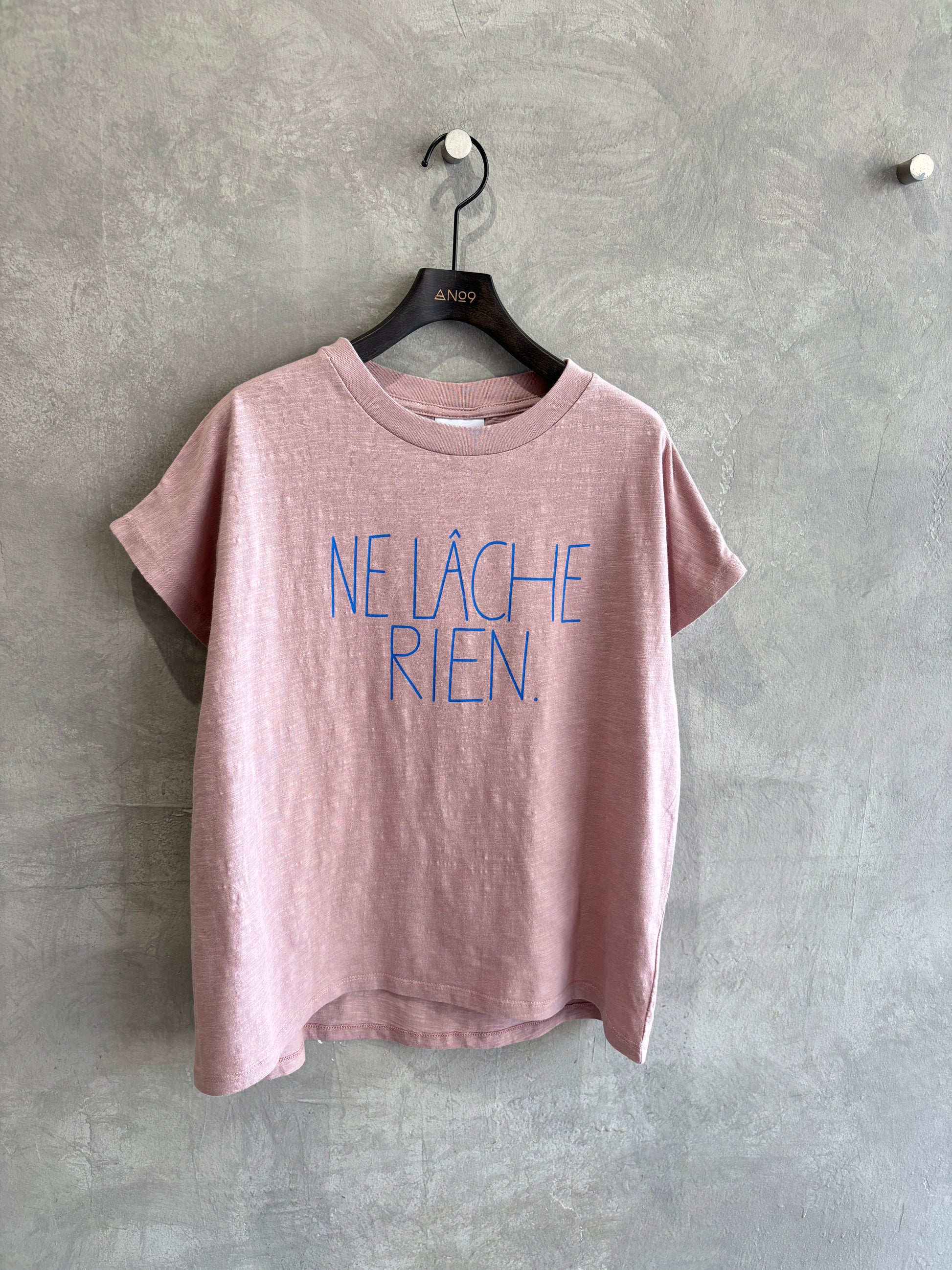 【予約販売】NE LACHE RIENロゴゆるフレンチスラブTシャツ／ING