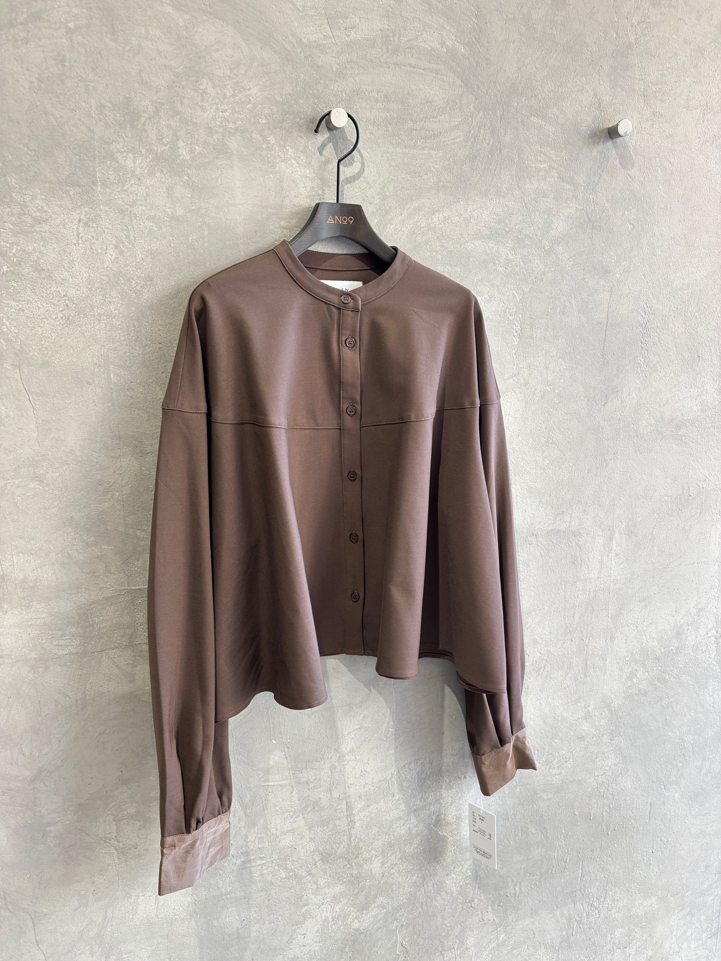 ラウンドステッチサーキュラシャツ／CYAN tokyo