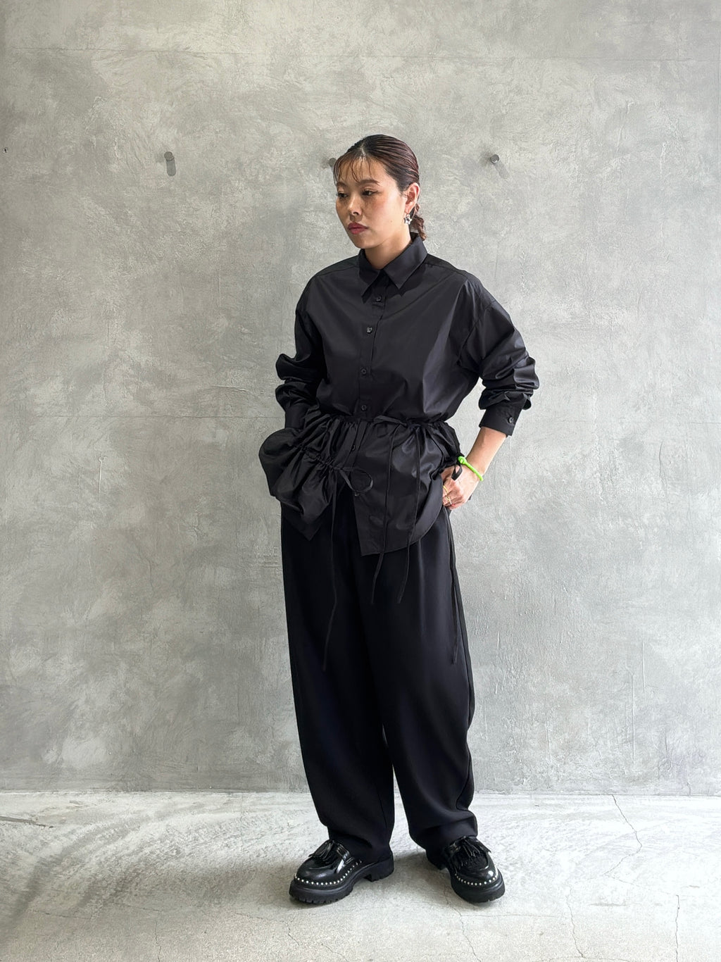 ギャザーぺプラム付きシャツ／VERSEAU