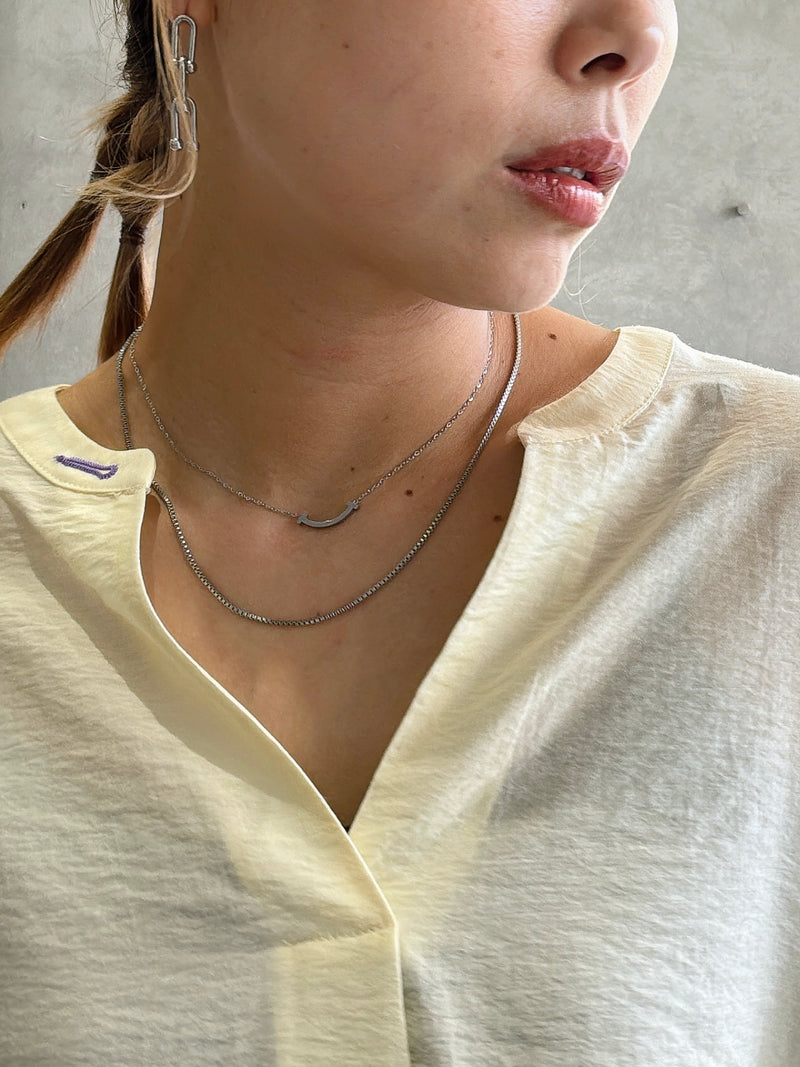 カーブネックレス