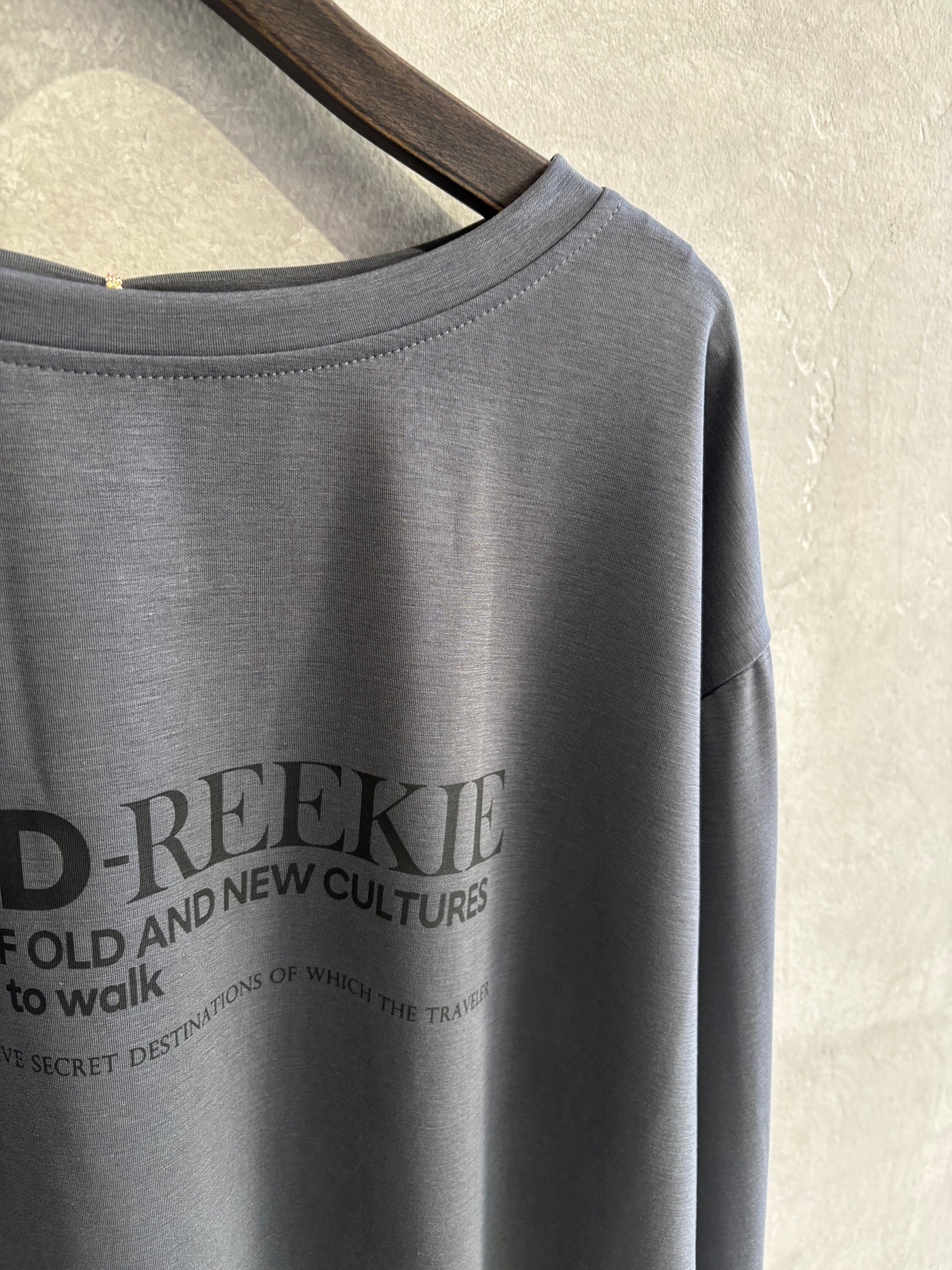 ロゴプリントさらさらロンT／Anna Kerry