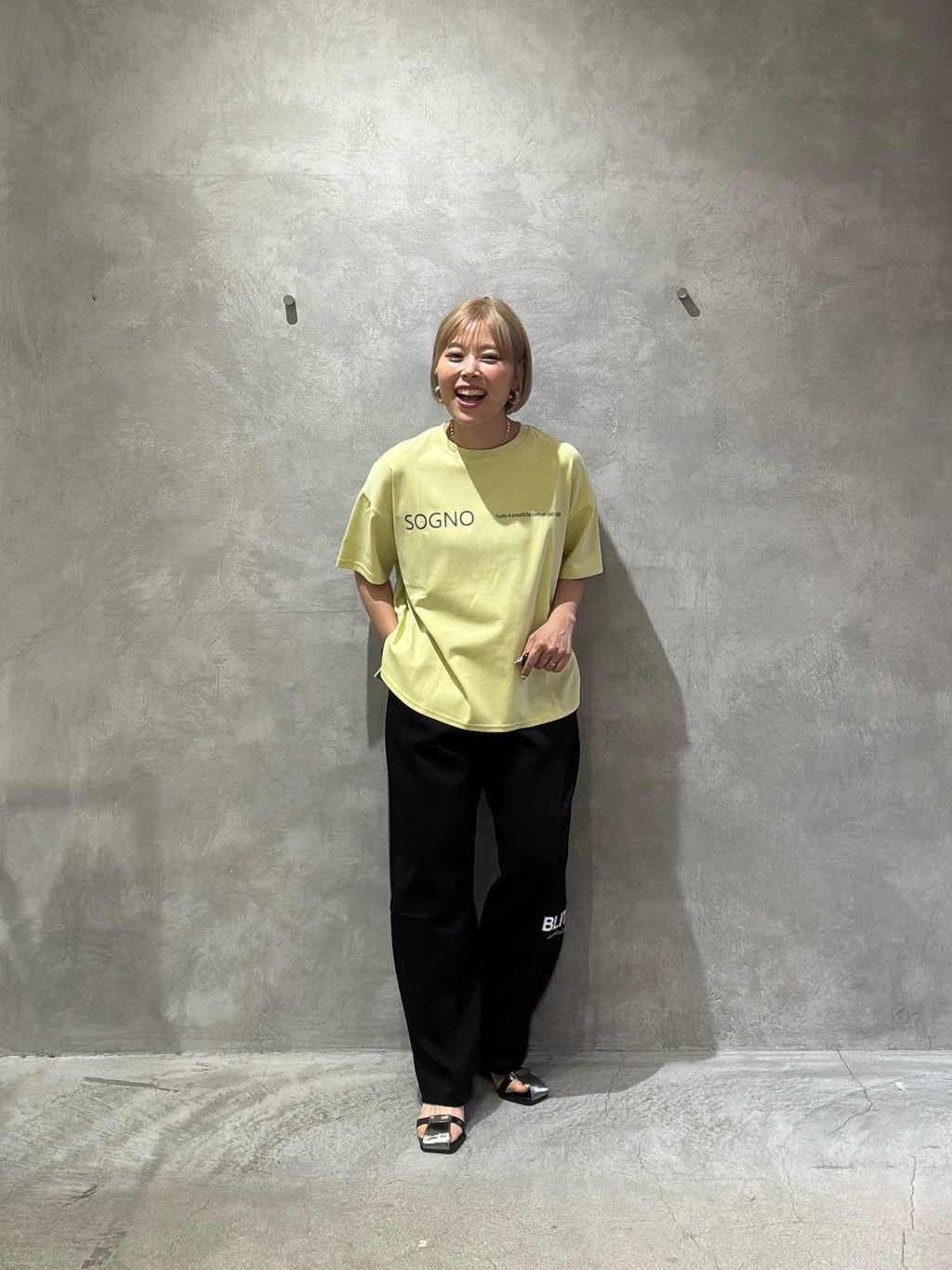 オーバーサイズロゴTシャツ／Anna Kerry