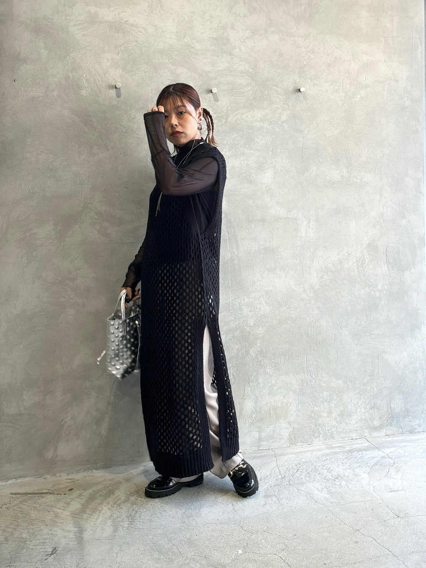 バックオープンメッシュニットワンピース／LHELBIE