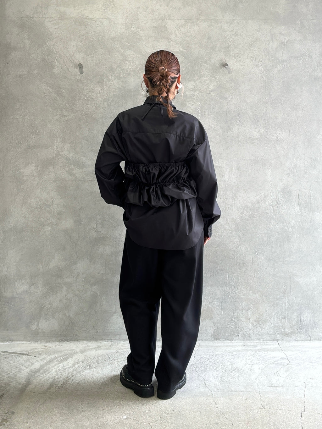 ギャザーぺプラム付きシャツ／VERSEAU