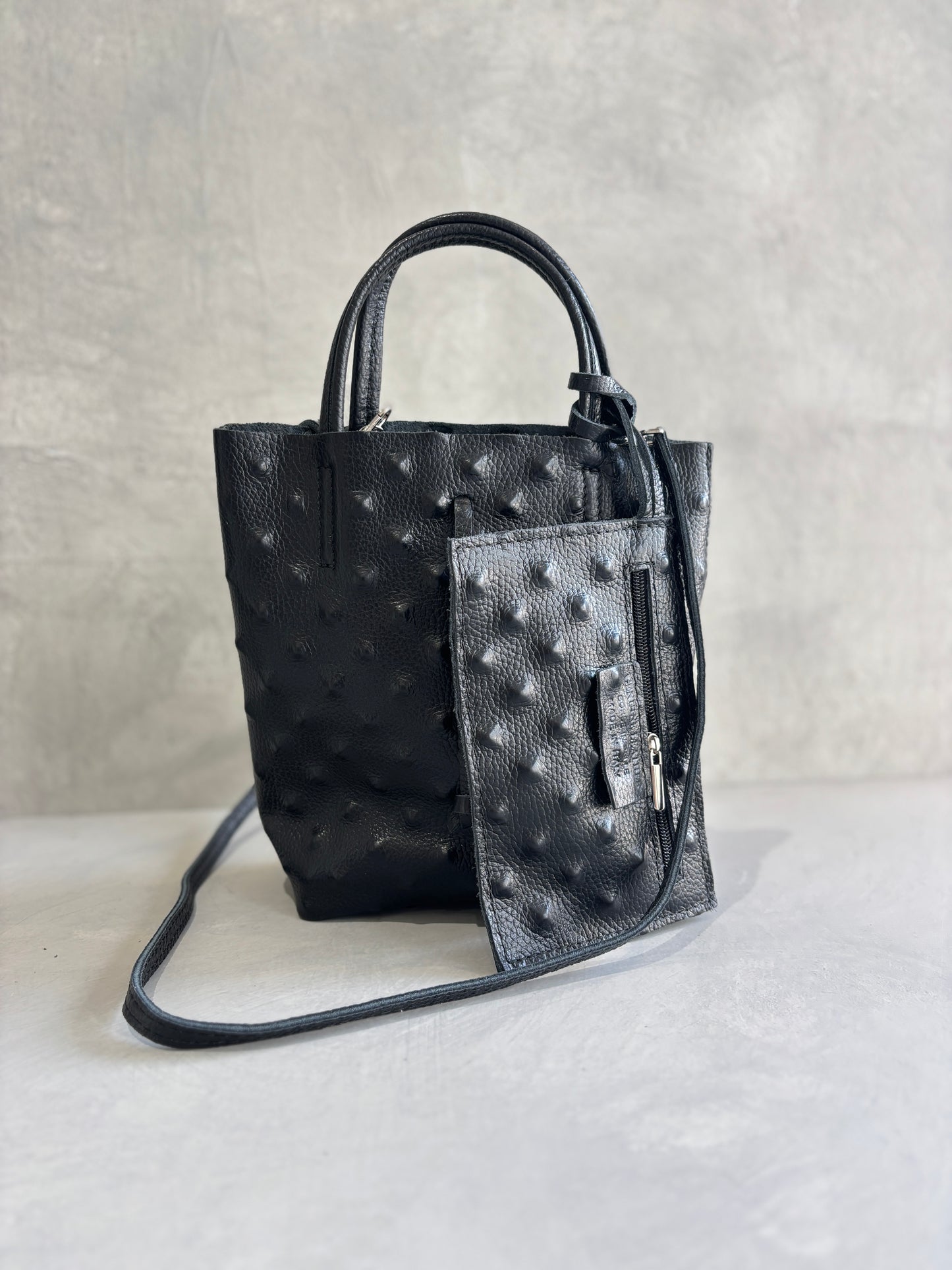 スタッズエンボスバッグ（モノトーン）／イタリア・フィレンツェのレザーバッグ