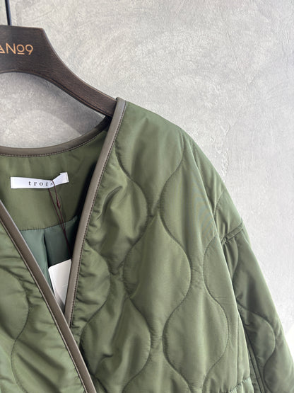 キルティングVネックショートコート／trois