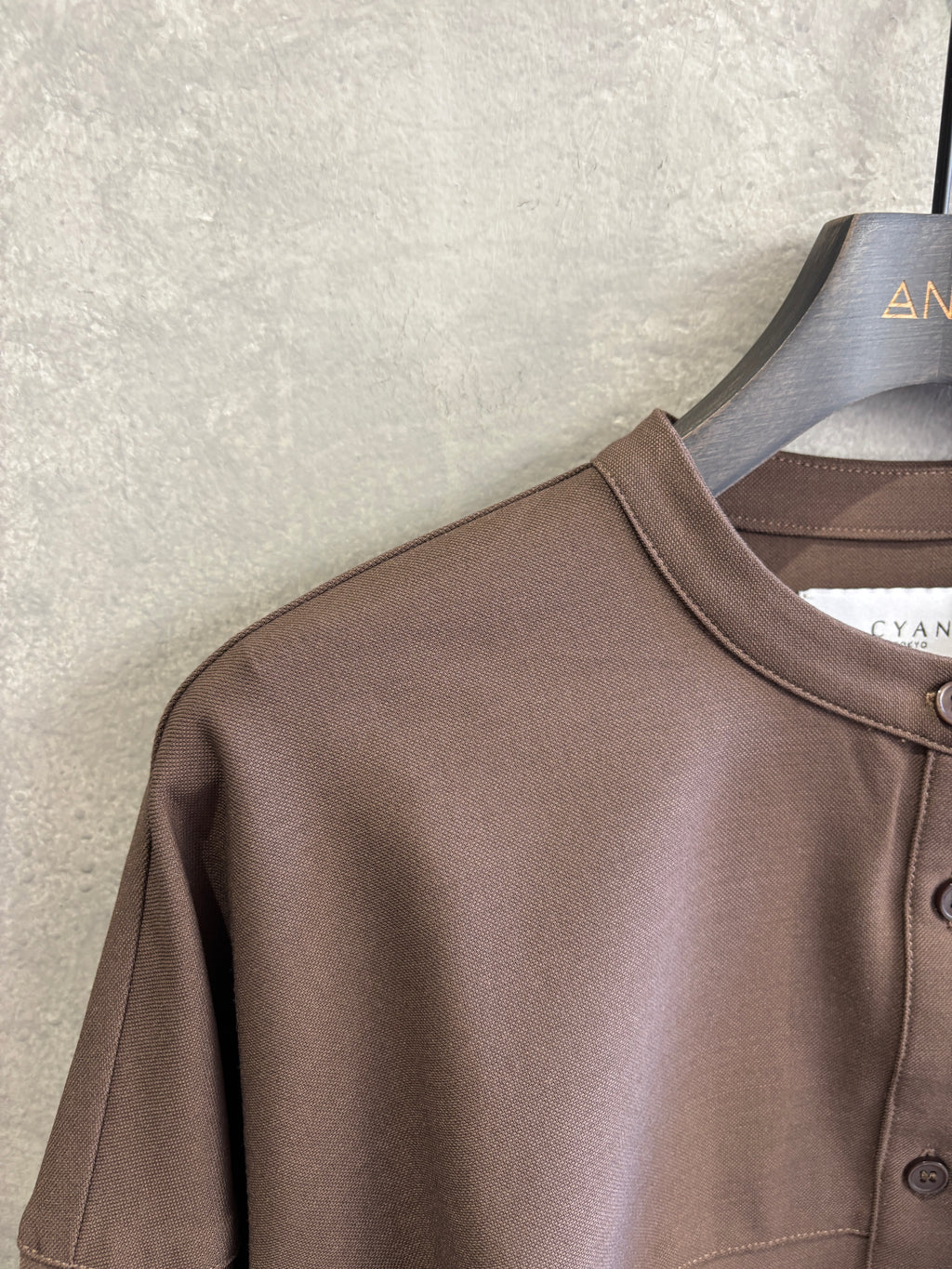 ラウンドステッチサーキュラシャツ／CYAN tokyo