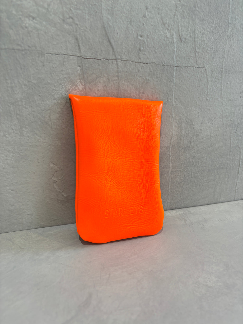 レザー縦型マルチケース／OS241118