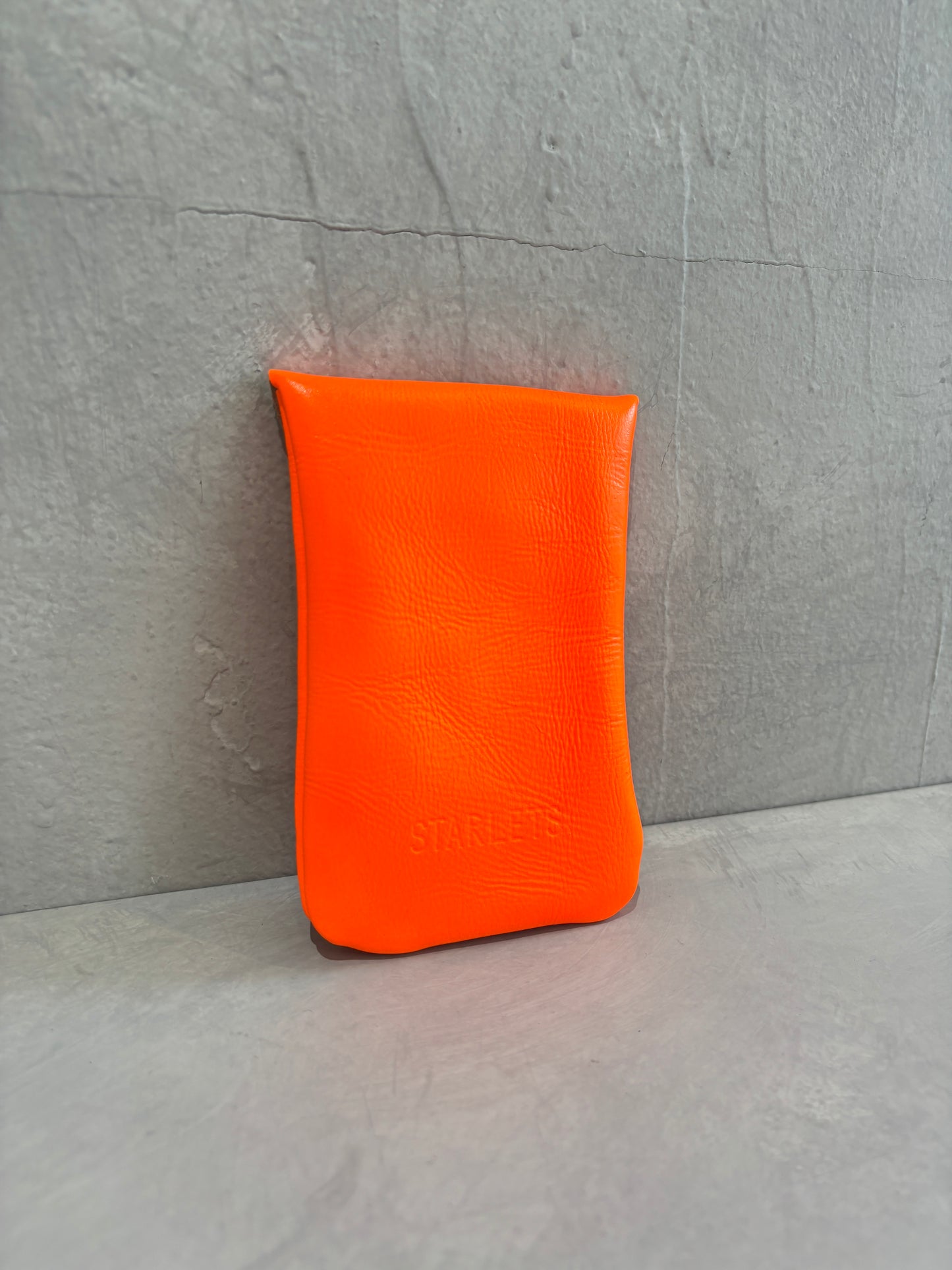 レザー縦型マルチケース／OS241118