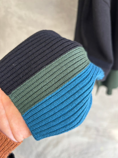 配色ドルマンニット