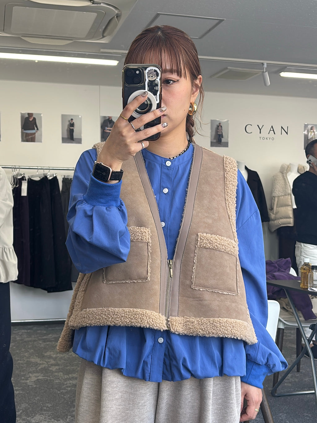 【予約⚡︎販売】バックオーバームートンベスト／604499／CYAN tokyo／2026 AW#1