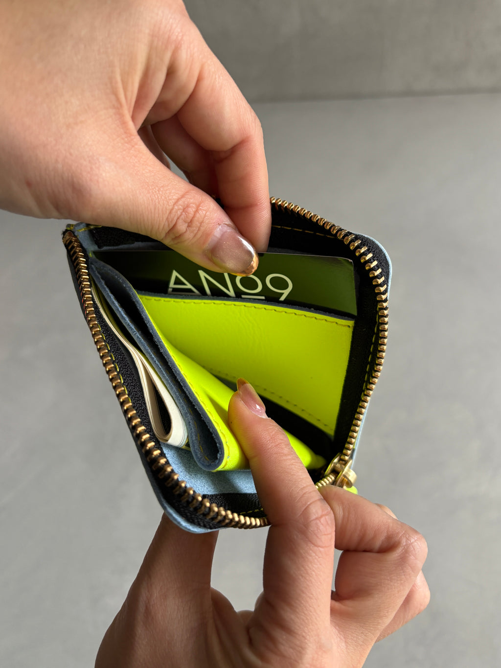 L字ジップコンパクトウォレット／KN240210