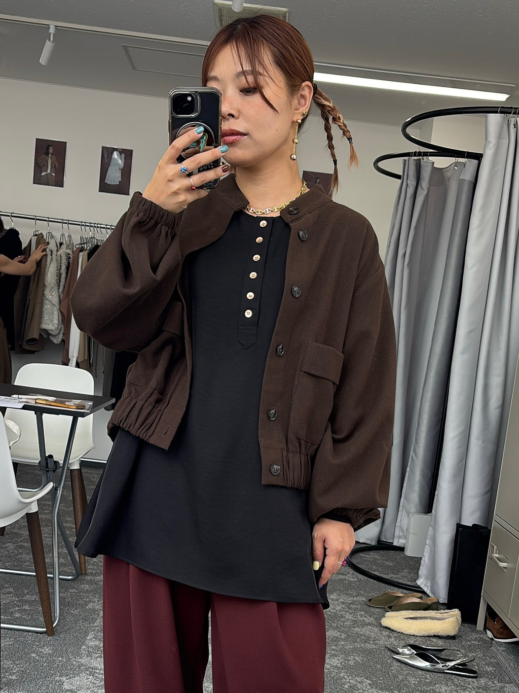 グロッシーヘンリーリブブラウス／CYAN tokyo