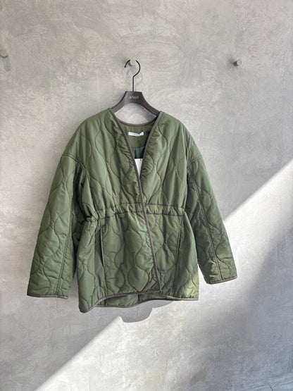 キルティングVネックショートコート／trois