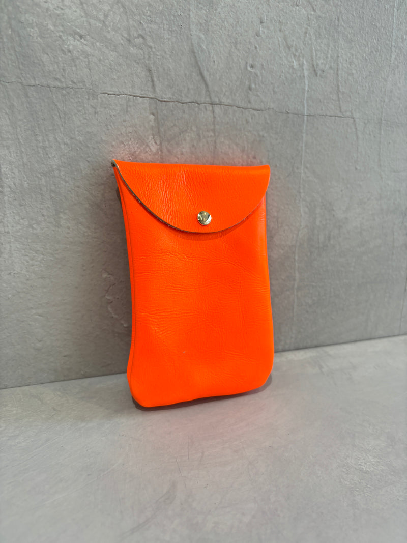 レザー縦型マルチケース／OS241118