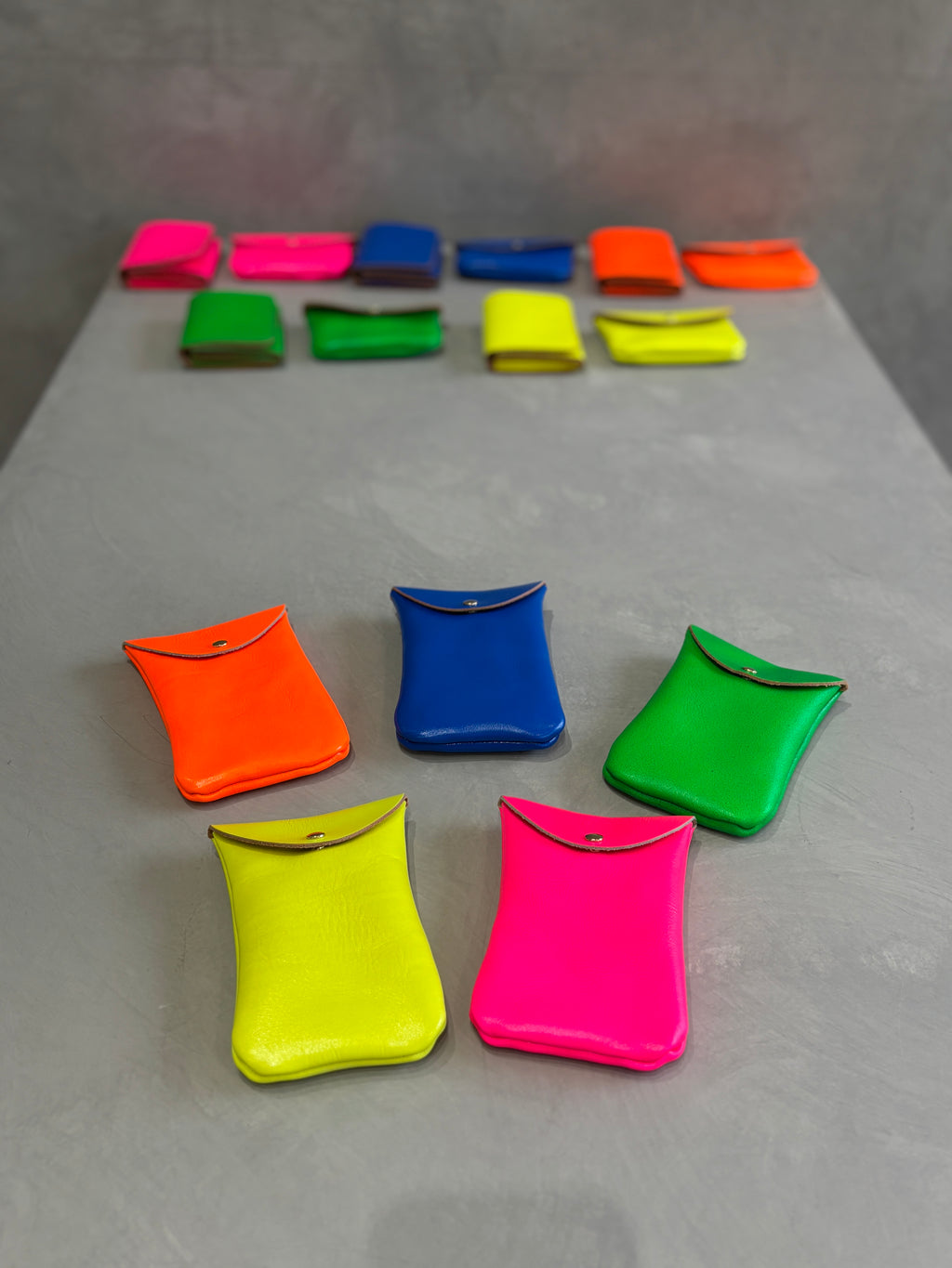 レザー縦型マルチケース／OS241118