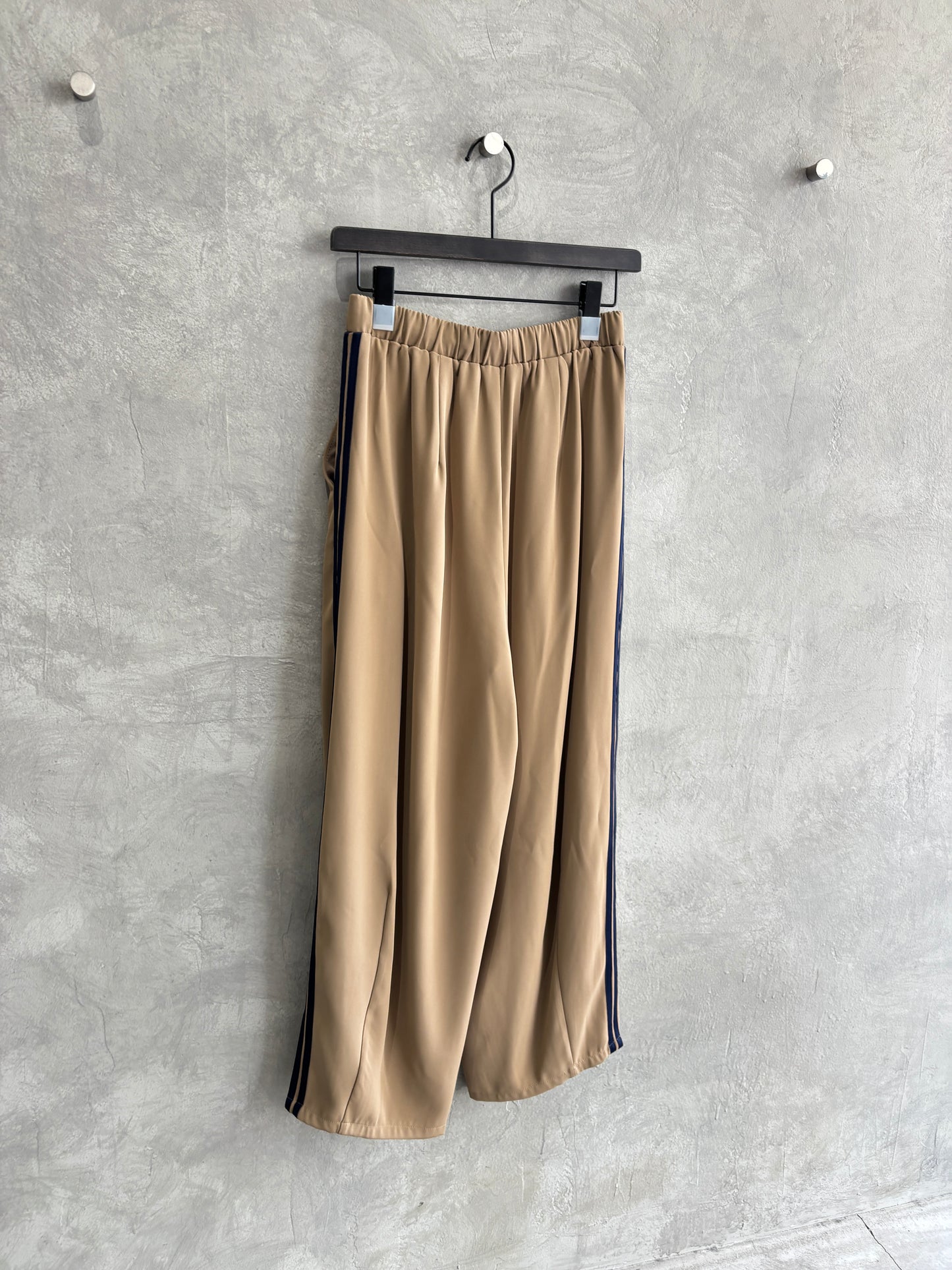 サイドラインバレルレッグパンツ／ayane