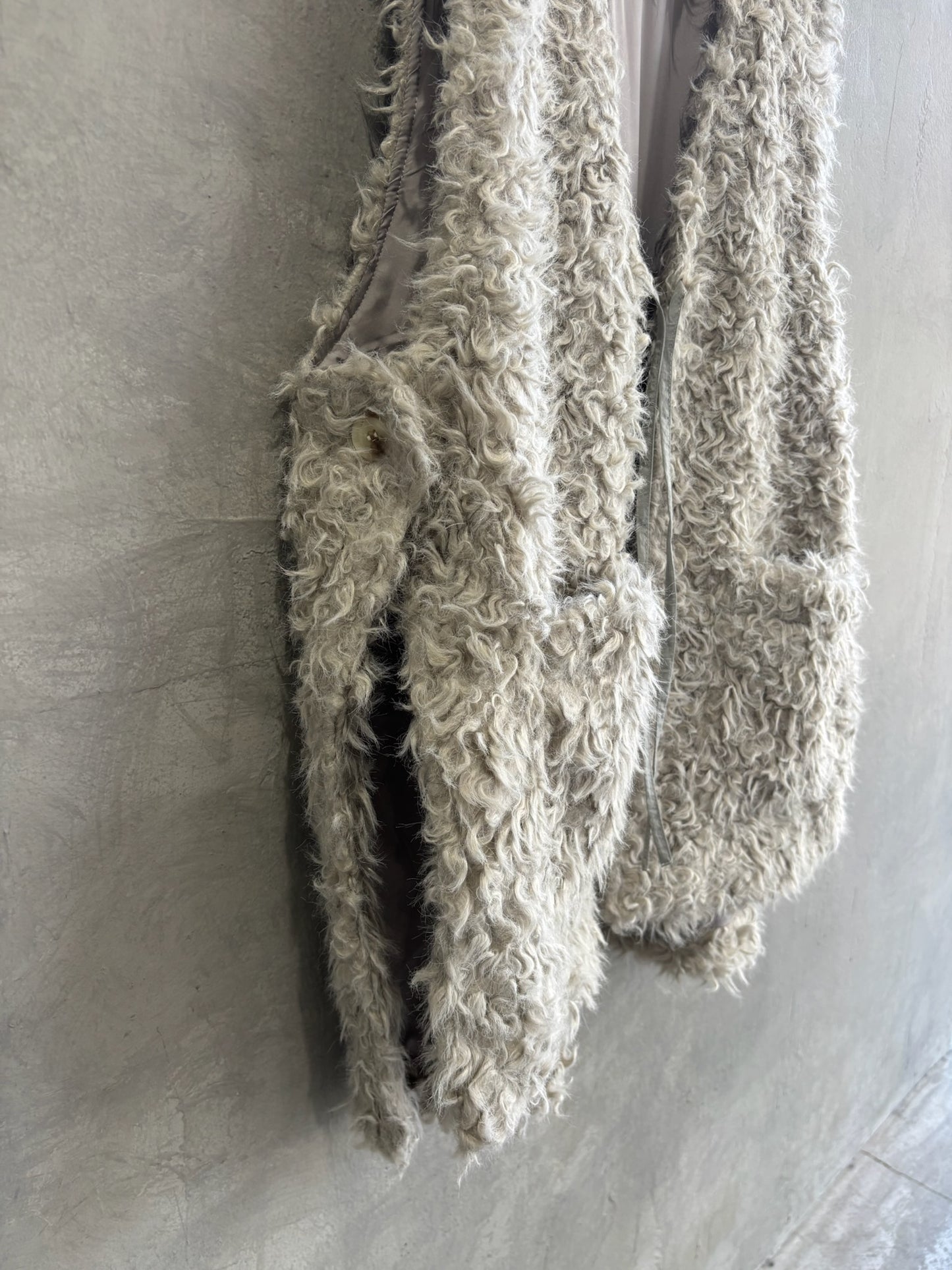 バックオーバーカーリーファーベスト／CYAN TOKYO