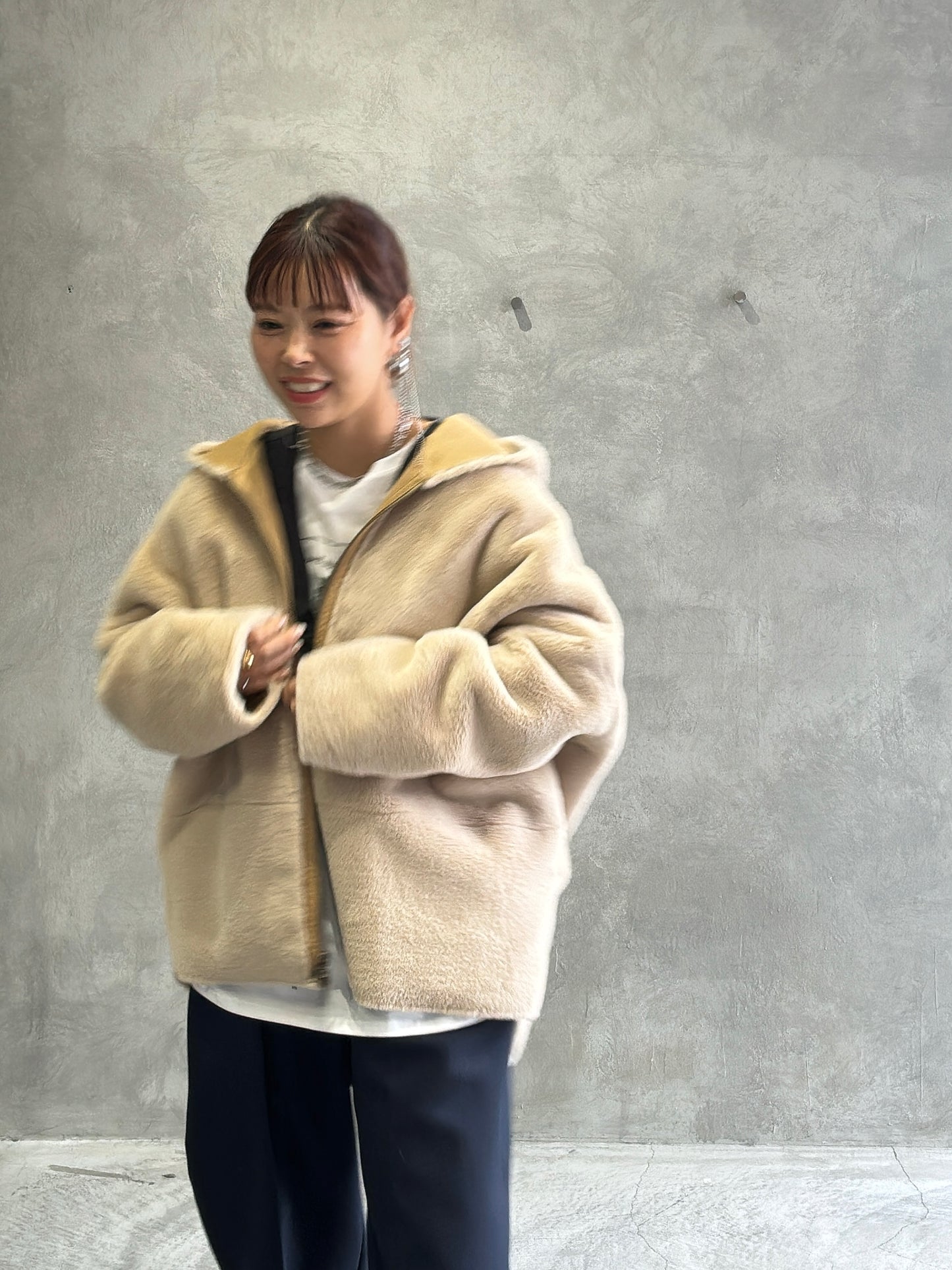 リバーシブルフェイクムートンフードコート／Dignite collier