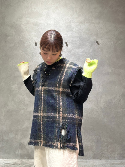 クラッシュツイードVネックベスト／the Nines