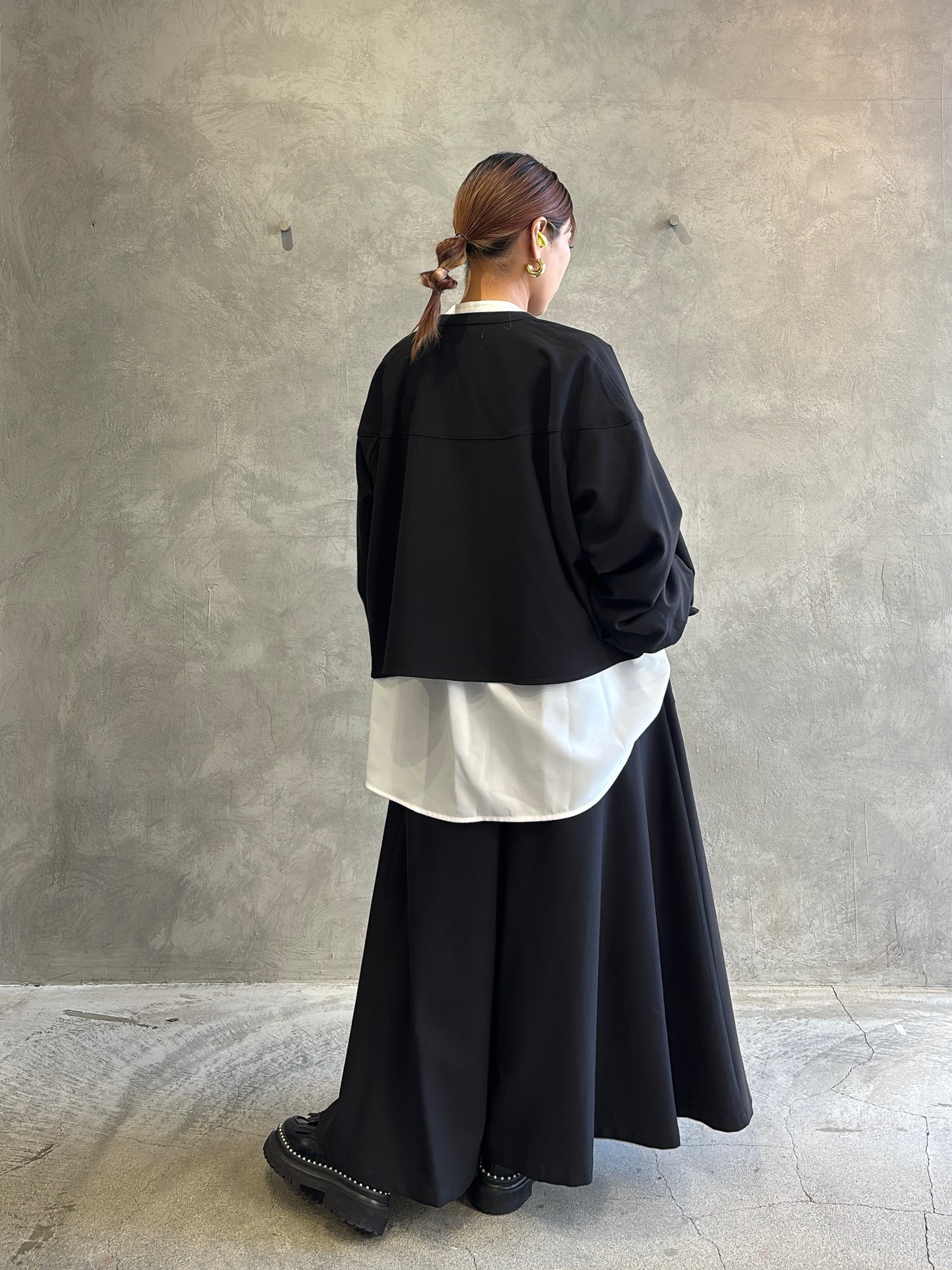 シャーリングティアードブラウス／CYAN tokyo