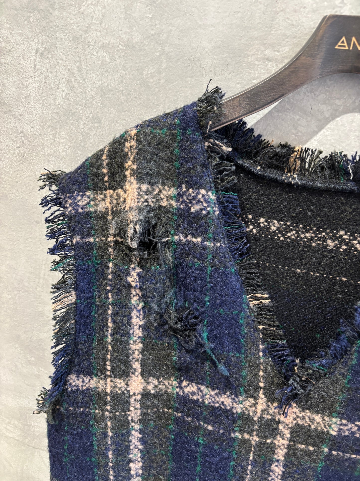 クラッシュツイードVネックベスト／the Nines