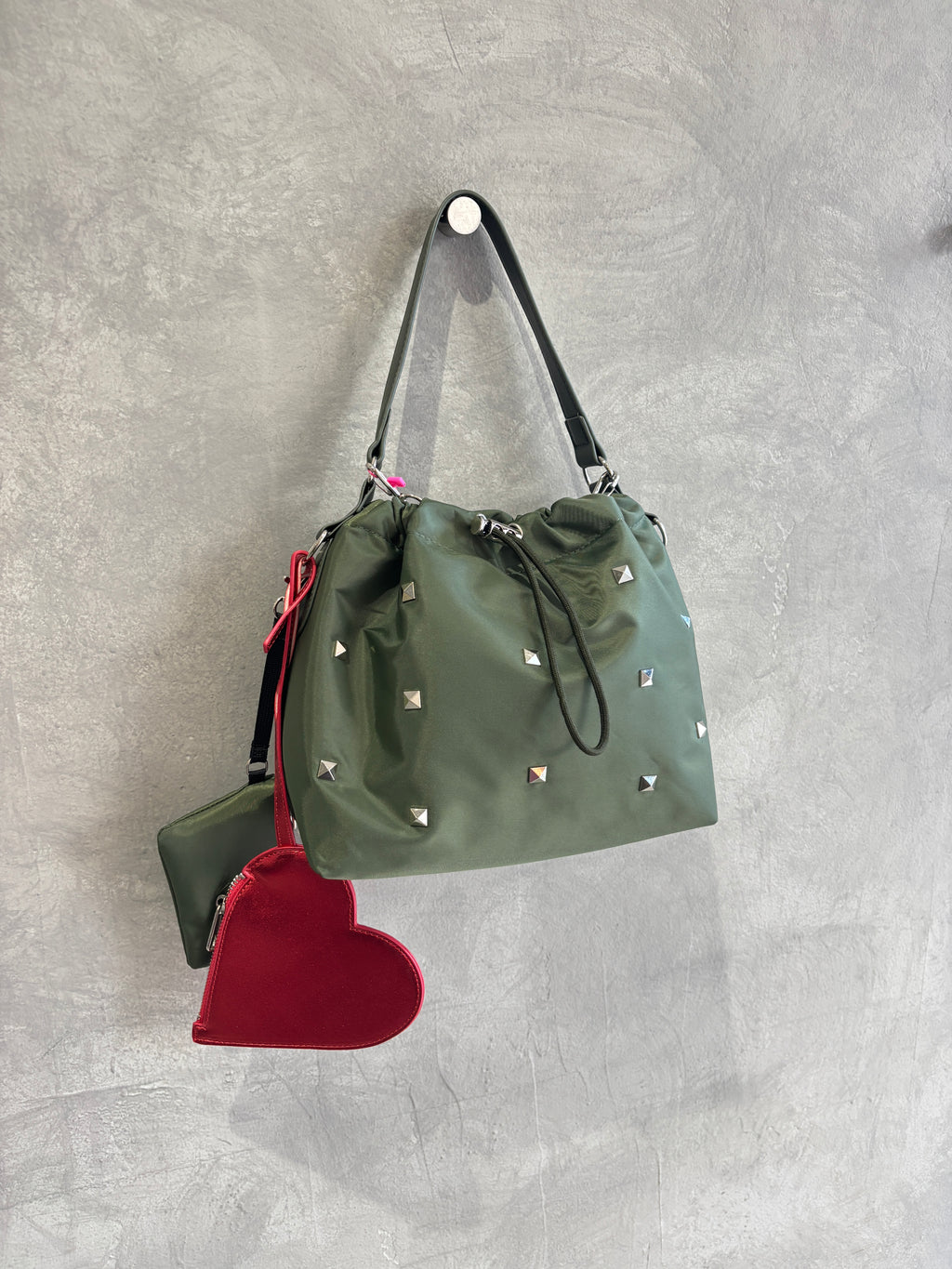 【予約販売】スタッズパディング巾着バッグ／cheek
