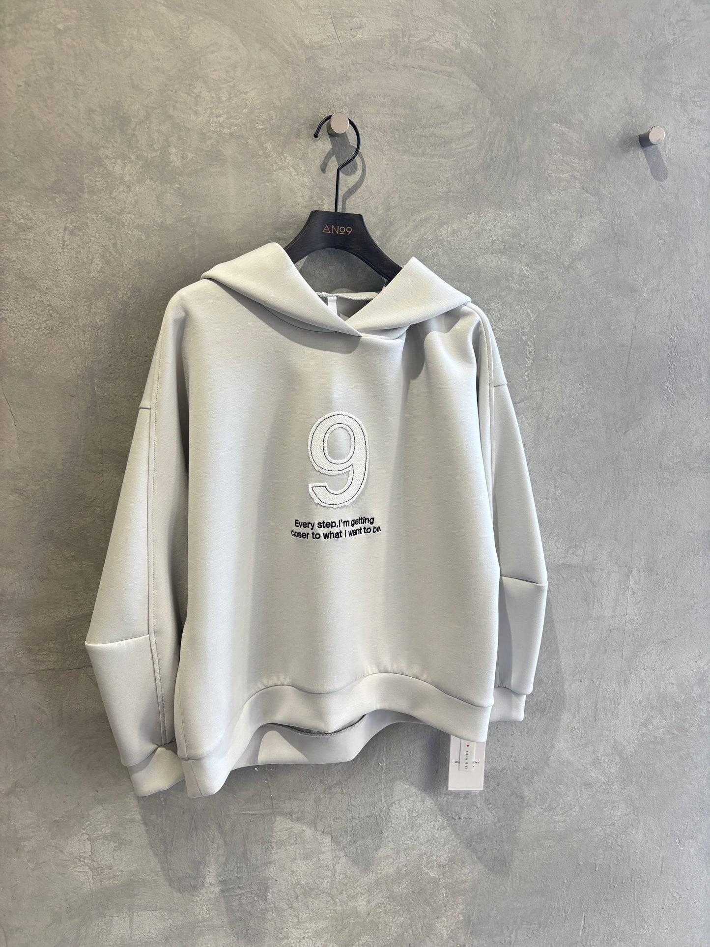 【再入荷】ボンディング「9」刺繍パーカー／Dignite collier