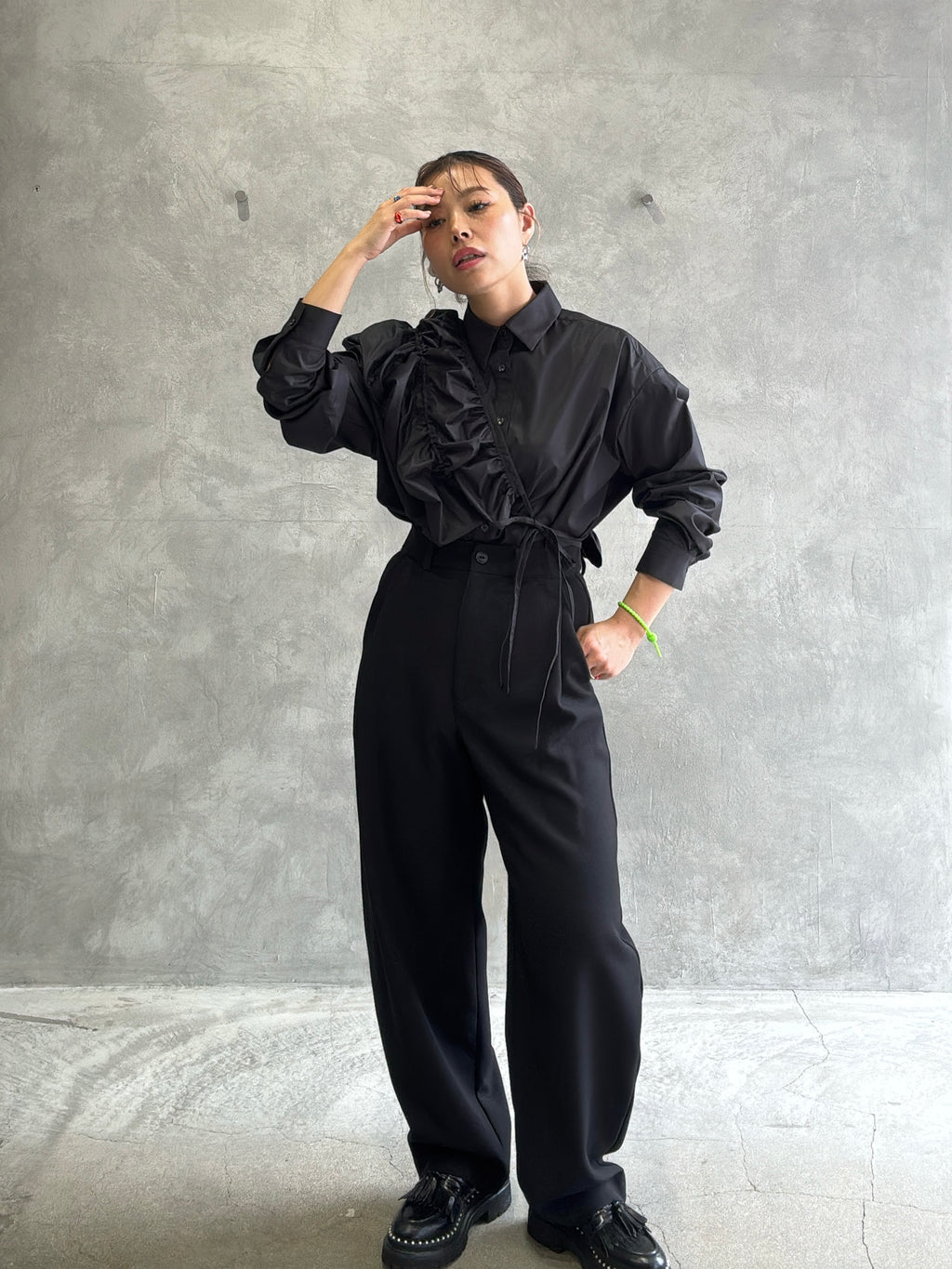 ギャザーぺプラム付きシャツ／VERSEAU