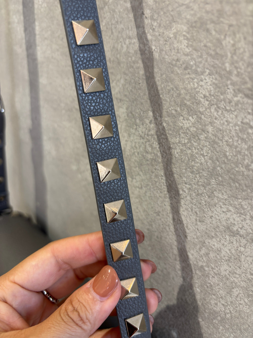 【予約販売】スタッズショルダーハードバッグ／cheek