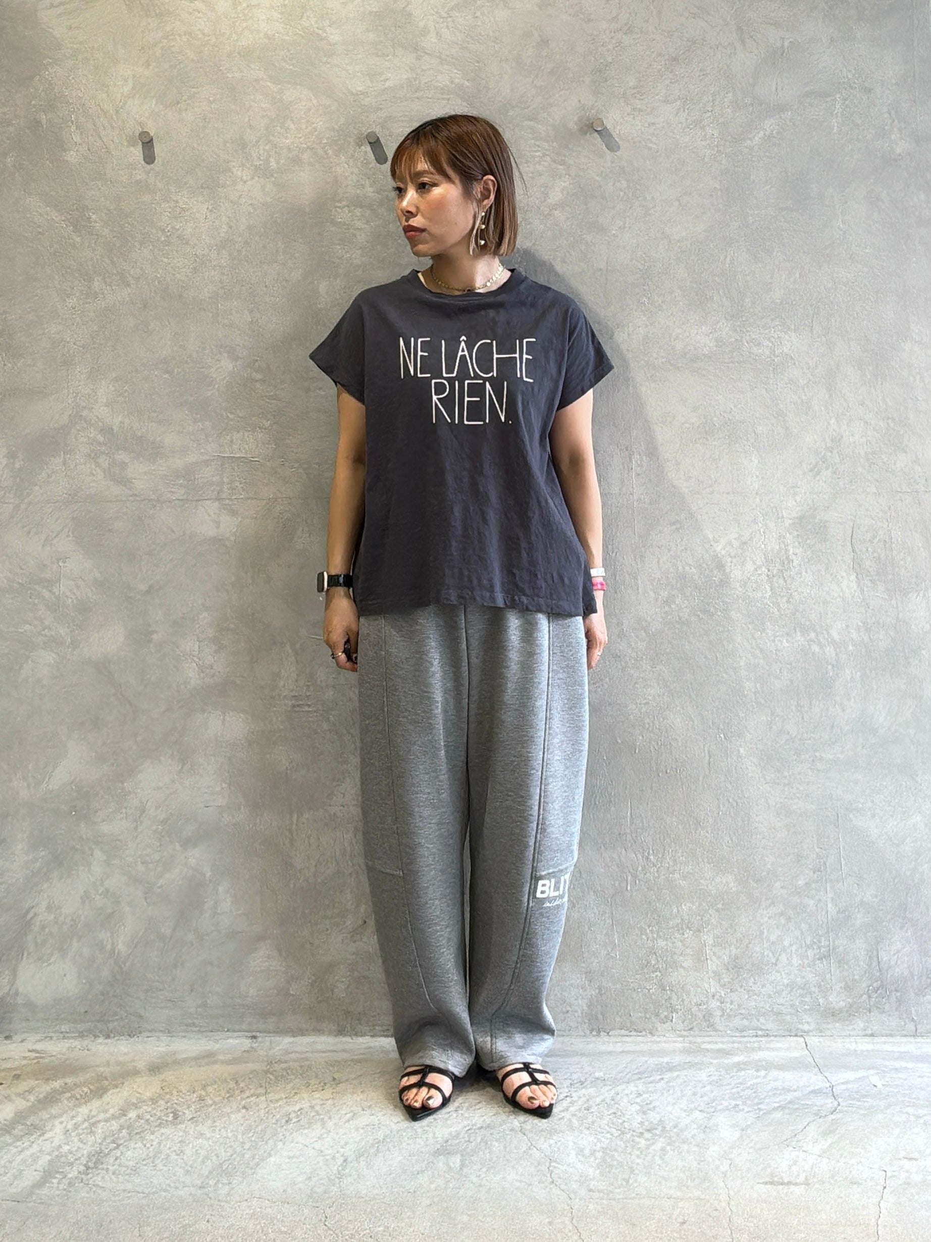 【予約販売】NE LACHE RIENロゴゆるフレンチスラブTシャツ／ING