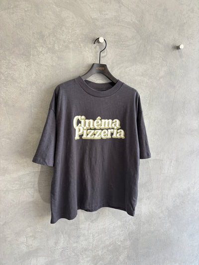 受付終了【予約販売】Cinema Pizzeria スラブTシャツ／ING
