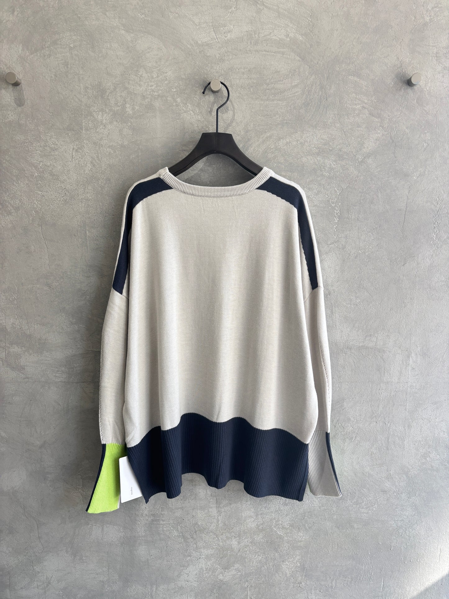 配色ドルマンニット