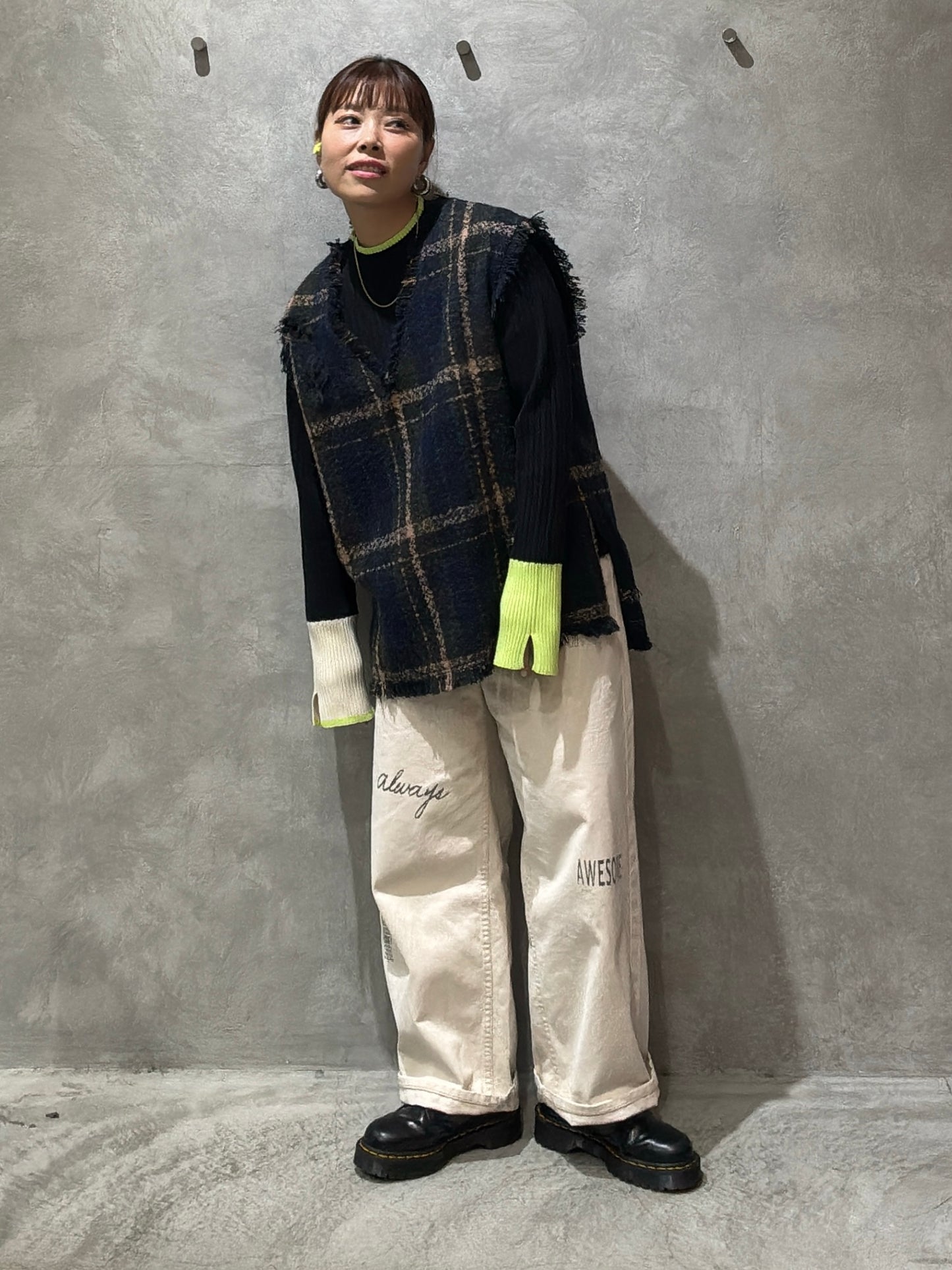 クラッシュツイードVネックベスト／the Nines