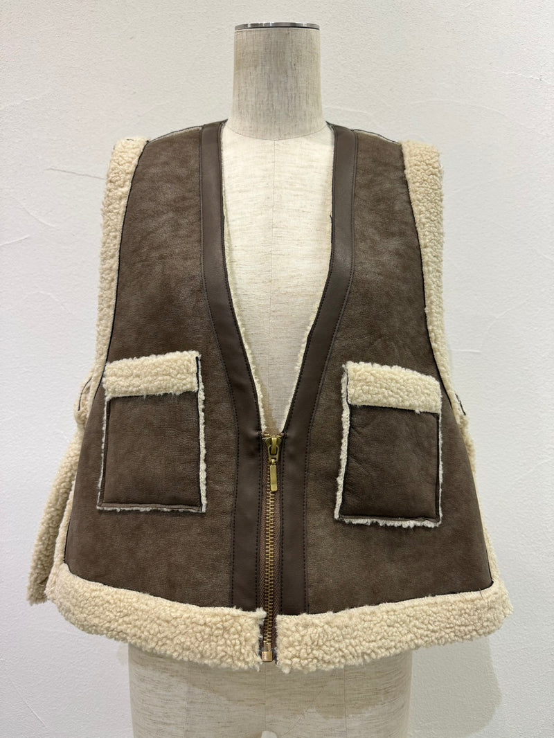 【予約⚡︎販売】バックオーバームートンベスト／604499／CYAN tokyo／2026 AW#1