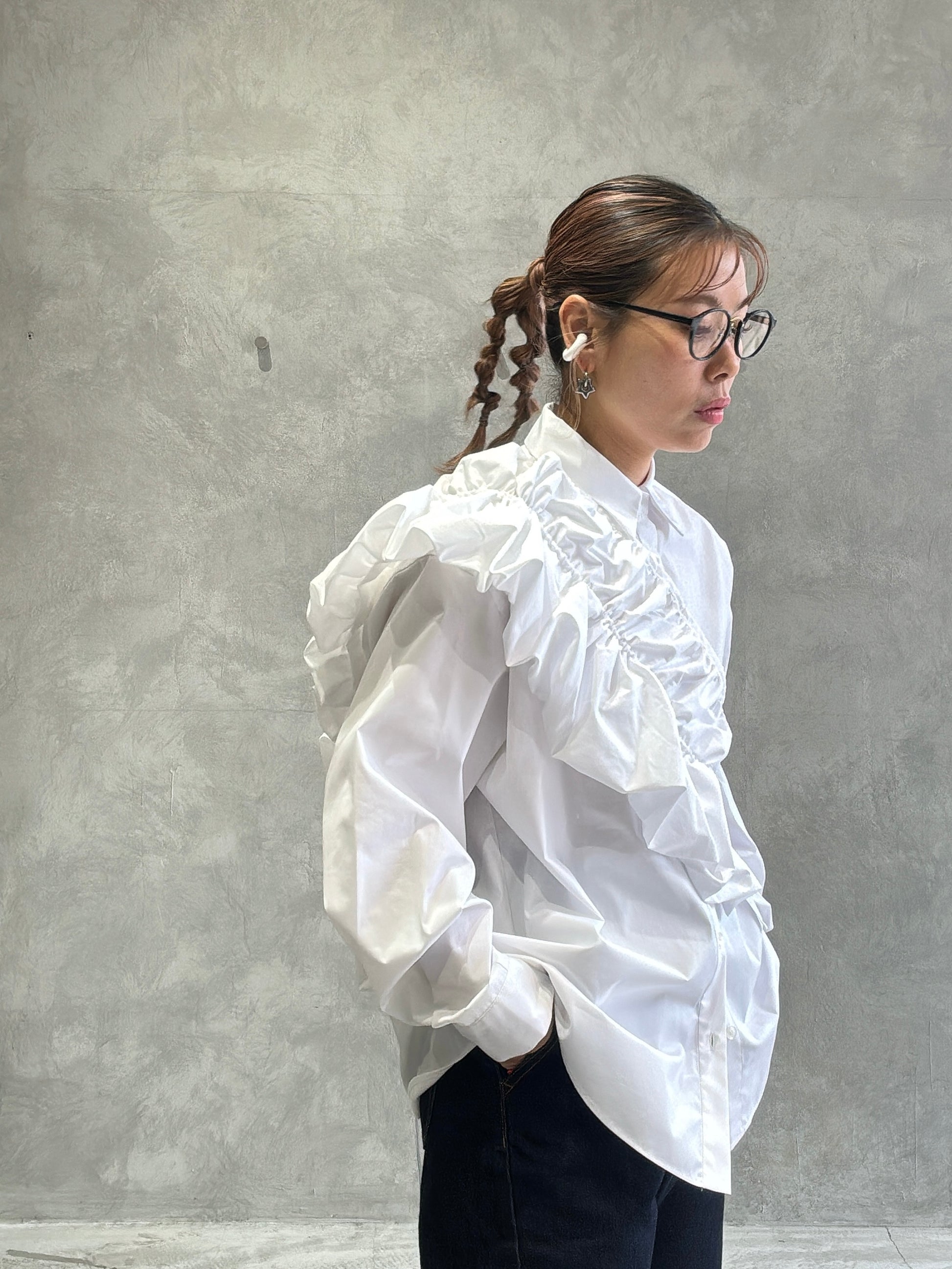 ギャザーぺプラム付きシャツ／VERSEAU